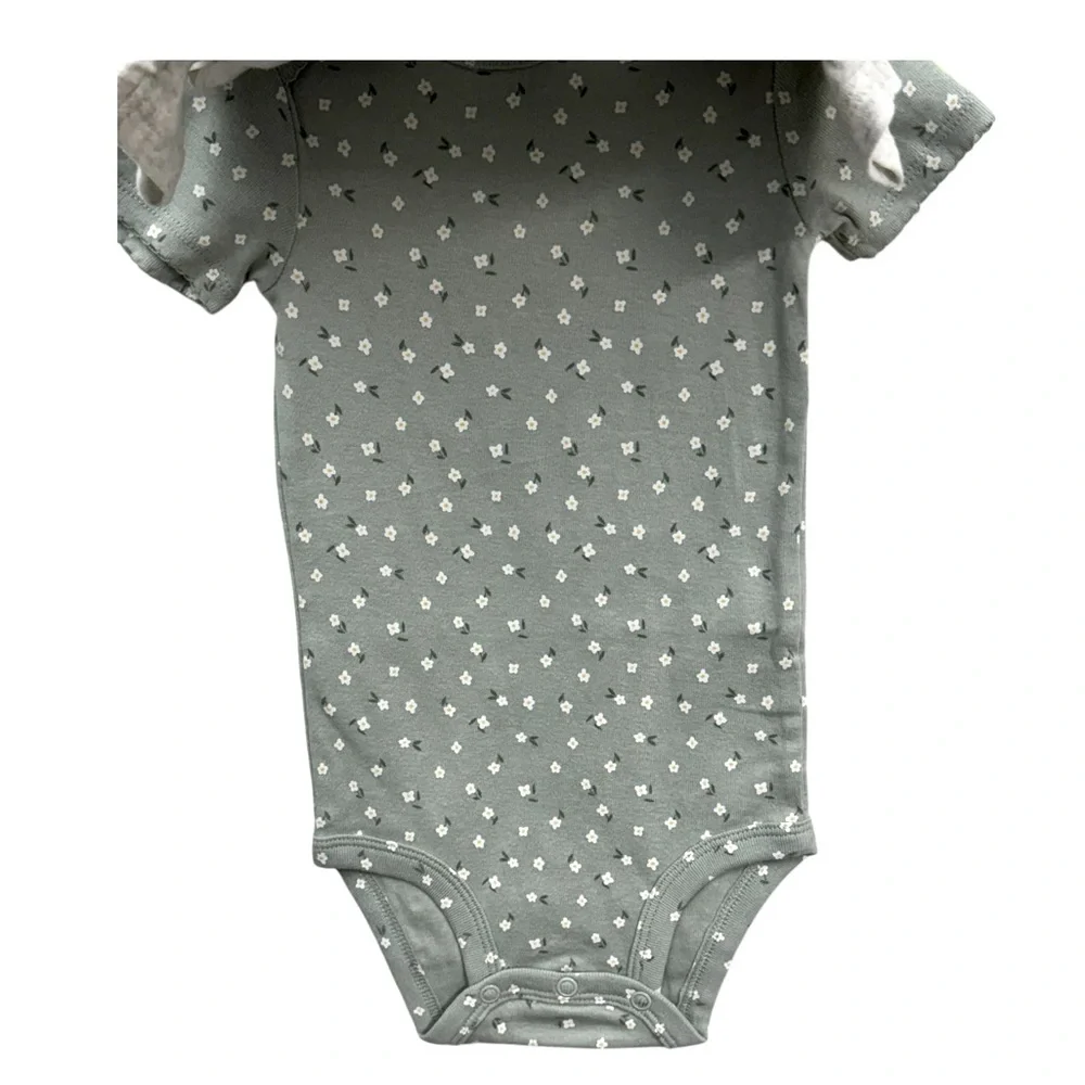 Carter’s Girls Onesies Set of 3 Size‎ 12M